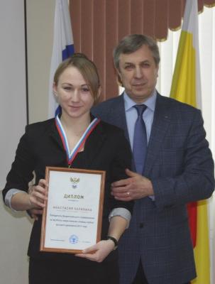 Анастасия Калинина (слева)